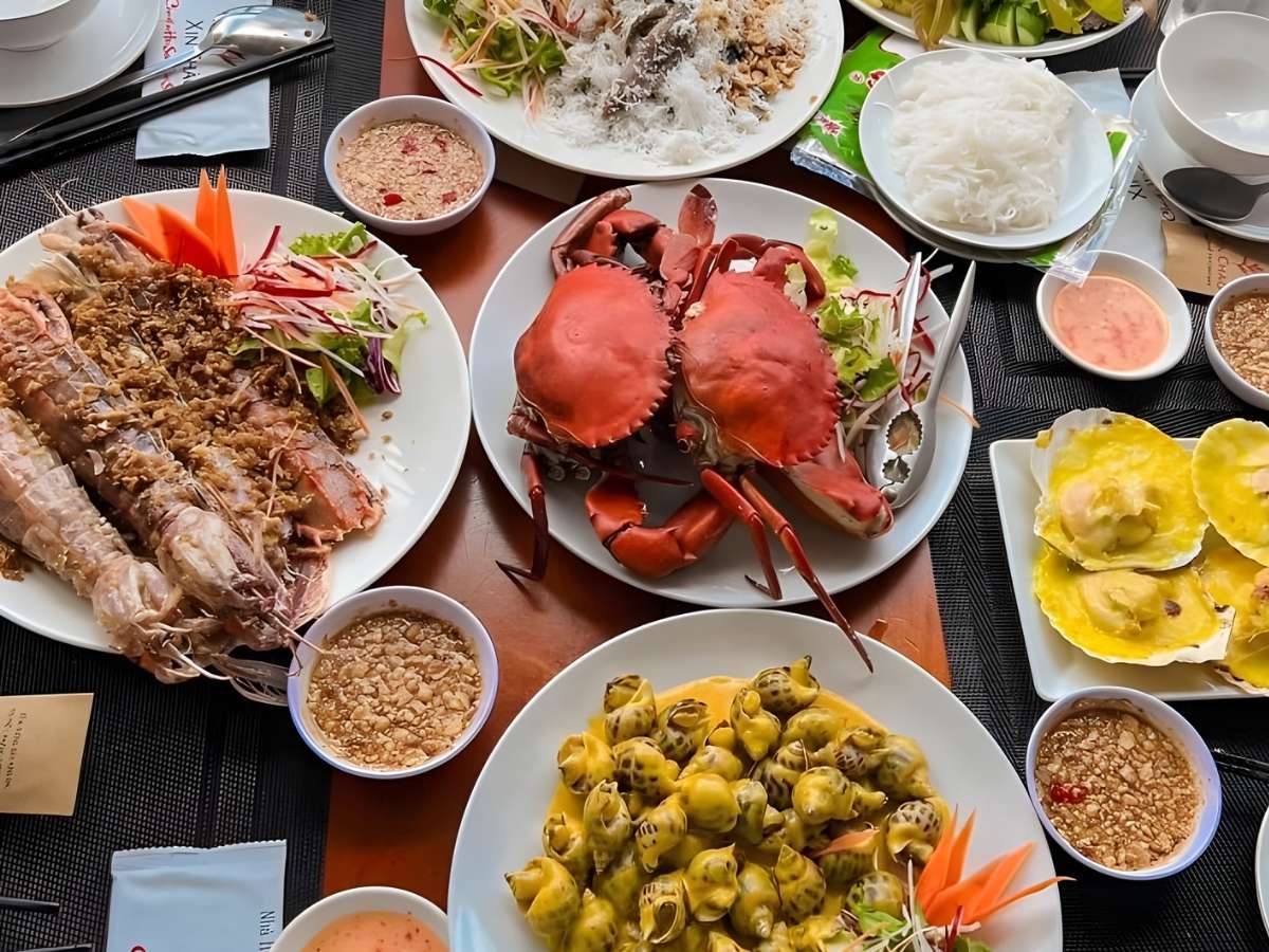 Các loại hải sản tươi sống đánh bắt tại vùng biển Phú Quốc.