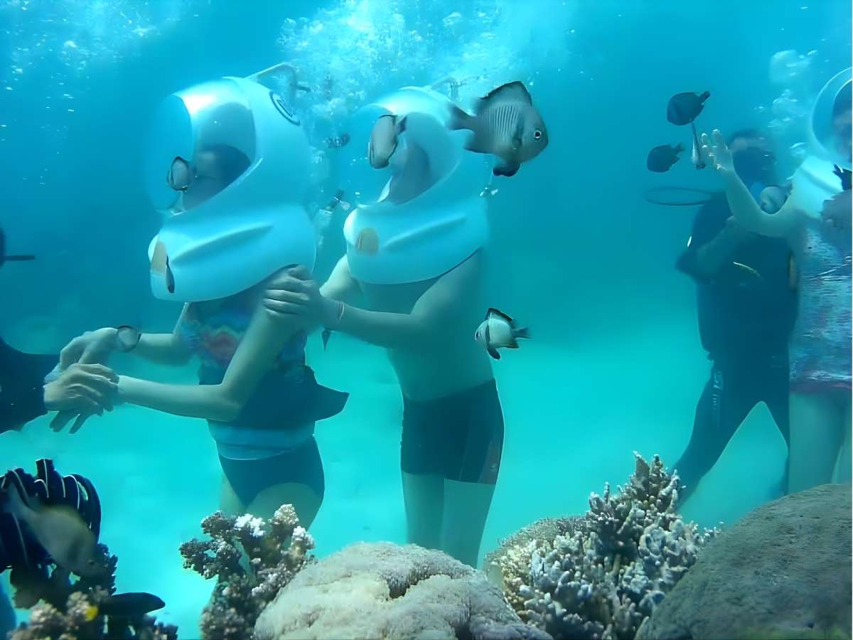 Trải nghiệm sea walker ngắm san hô tại đảo Hòn Thơm.