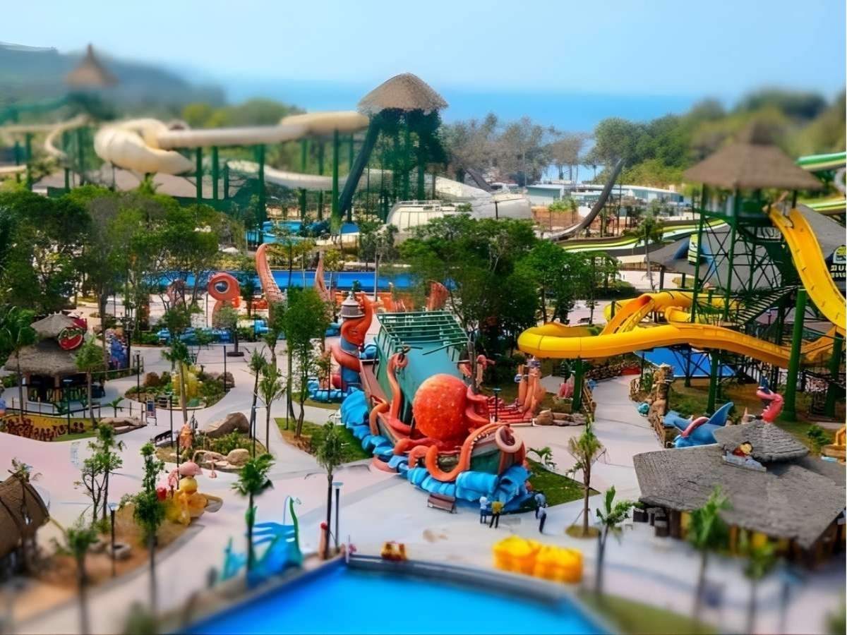 Không gian vui chơi Sun World Hon Thom với công viên nước.