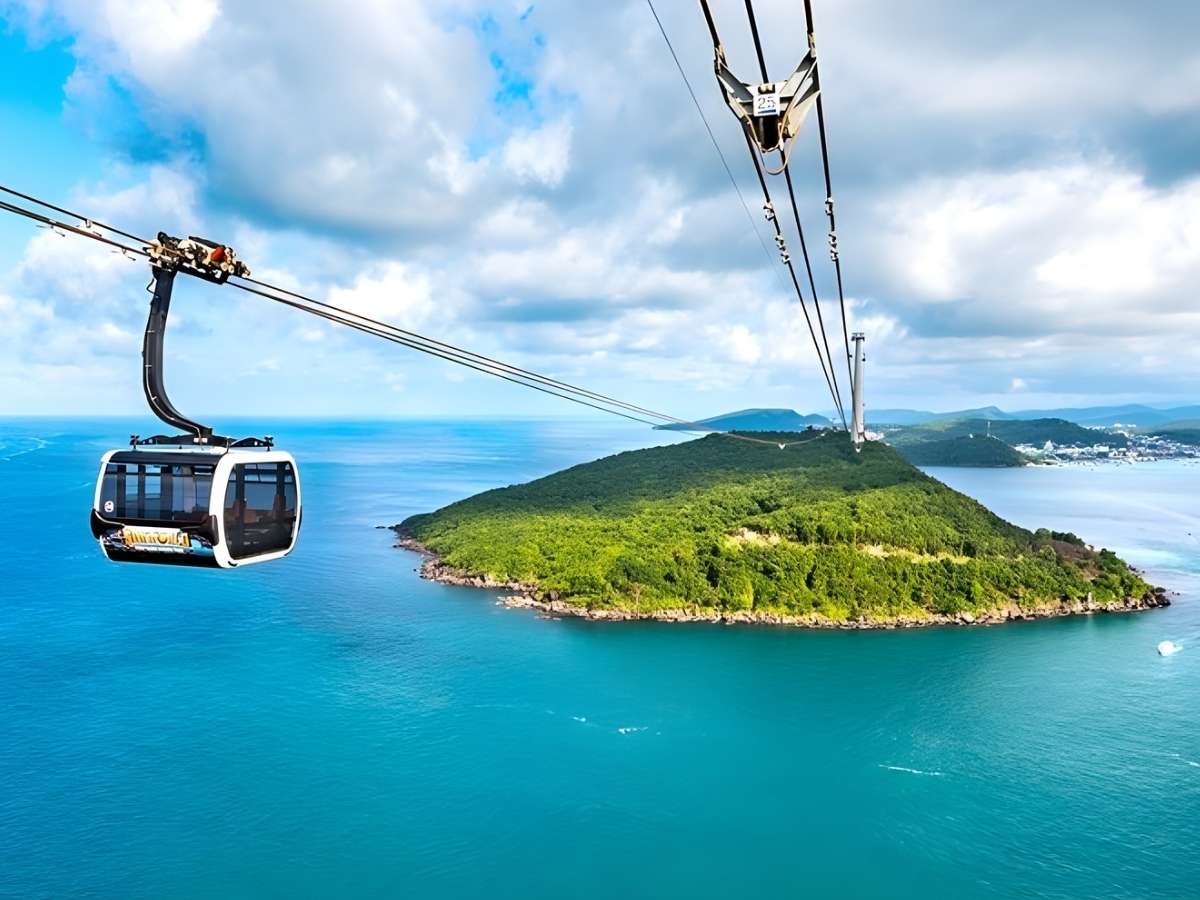 Toàn cảnh từ cáp treo Hòn Thơm với góc nhìn từ trên cao