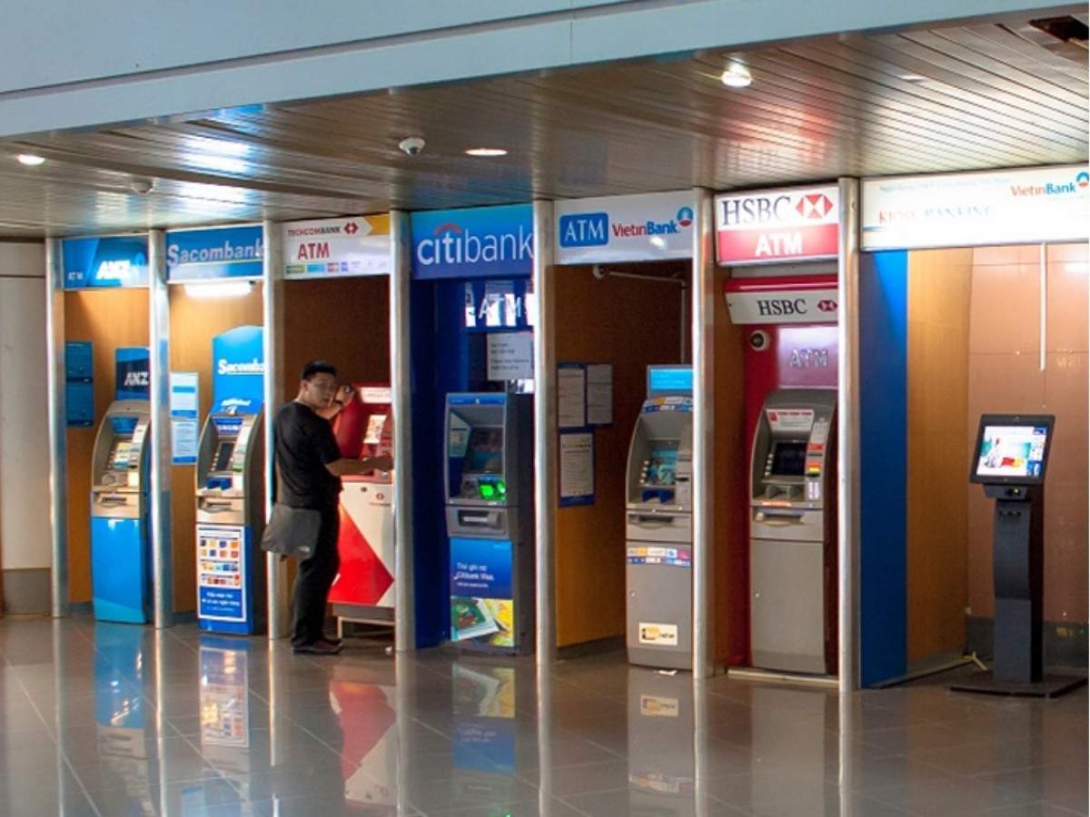 ATM bố trí gần Sân bay Phú Quốc, thuận tiện rút tiền khi đến đảo. 