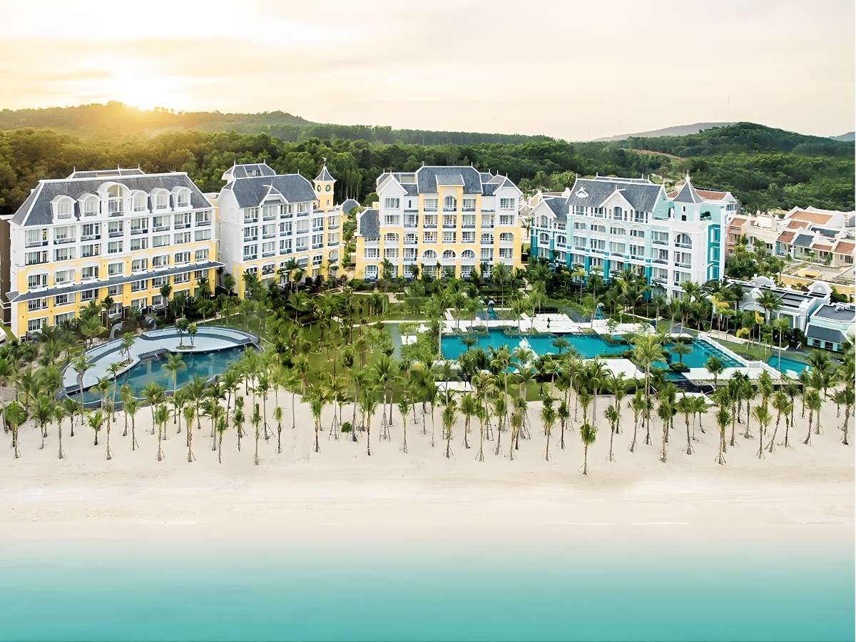 Villa gần Bãi Kem với không gian riêng tư và biển xanh yên tĩnh