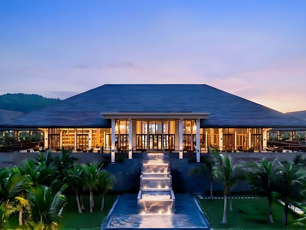 Khu nghỉ dưỡng New World Phu Quoc Resort có biệt thự mái lá, hồ bơi riêng