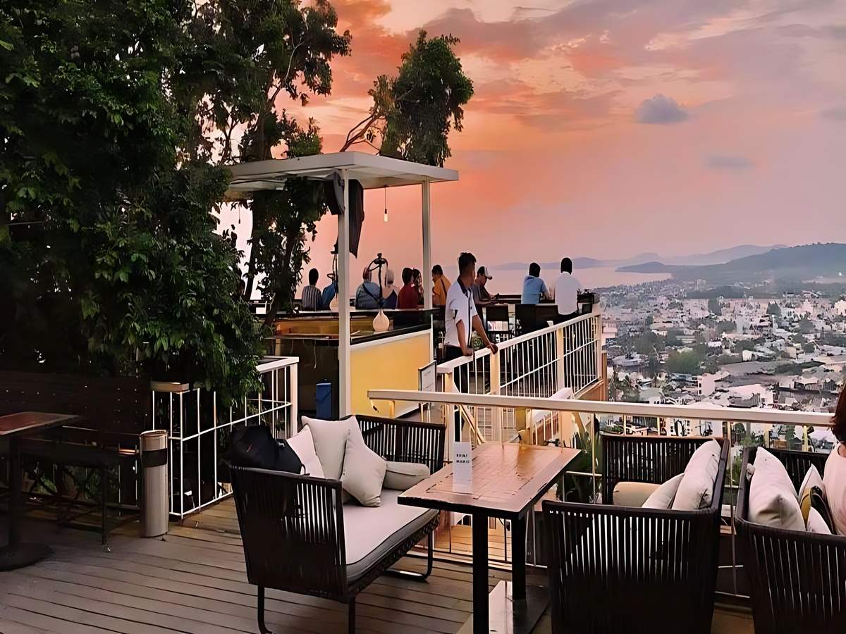 Du khách ưu tiên lựa chọn những quán cafe gần các điểm du lịch