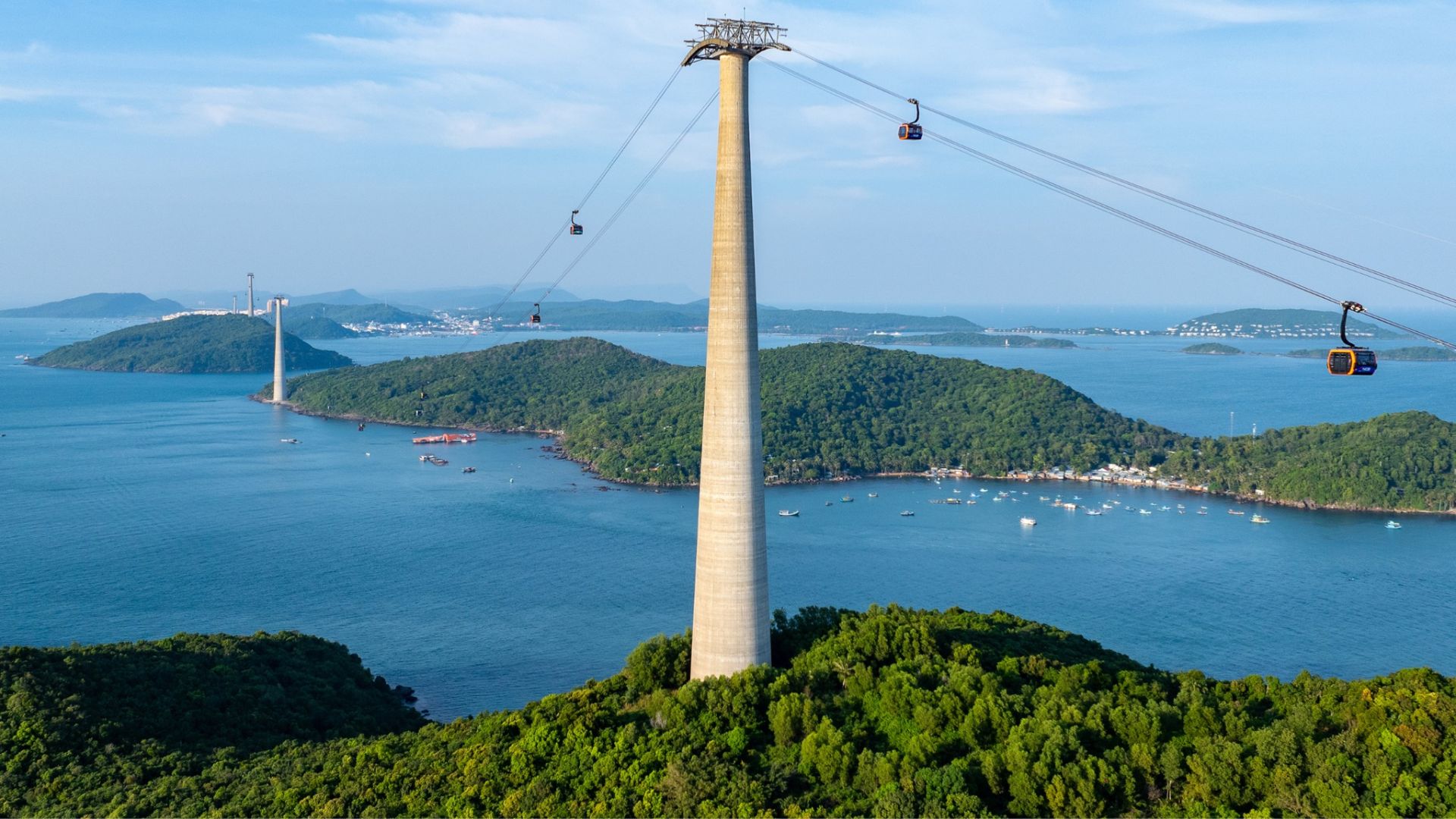 Cáp treo Hòn Thơm là tuyến cáp treo 3 dây dài nhất thế giới