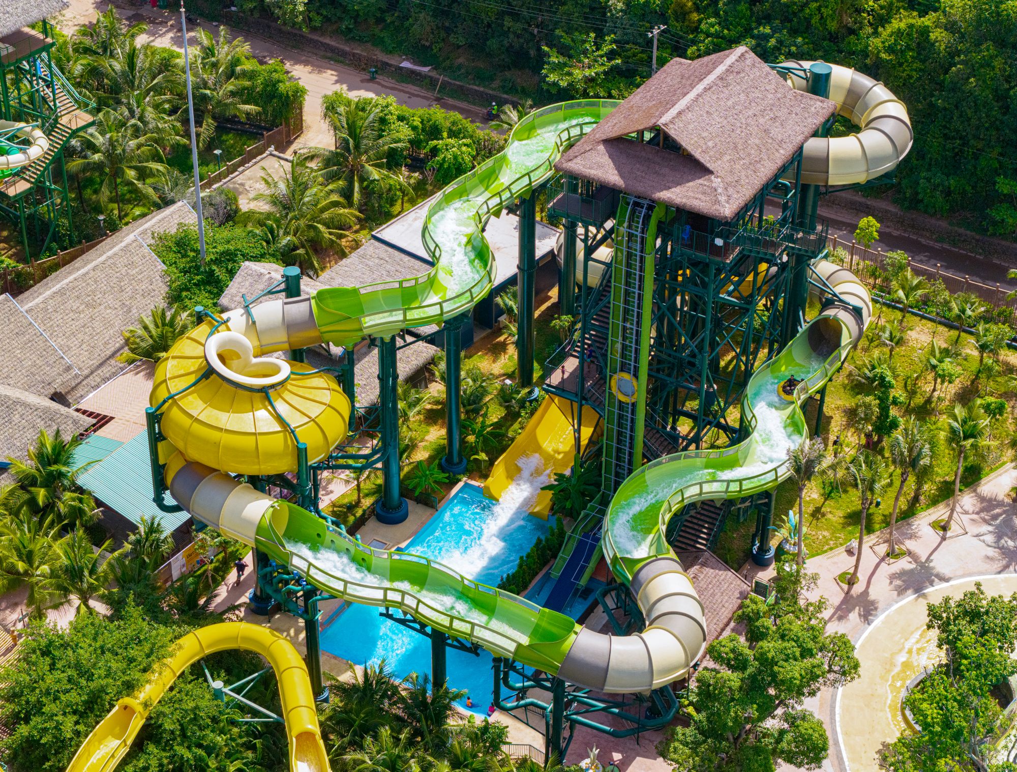 Tiếp tục khẳng định vị thế tiên phong trong lĩnh vực giải trí, Sun World Hon Thom chính thức ra mắt Lốc Xoáy Nhiệt Đới