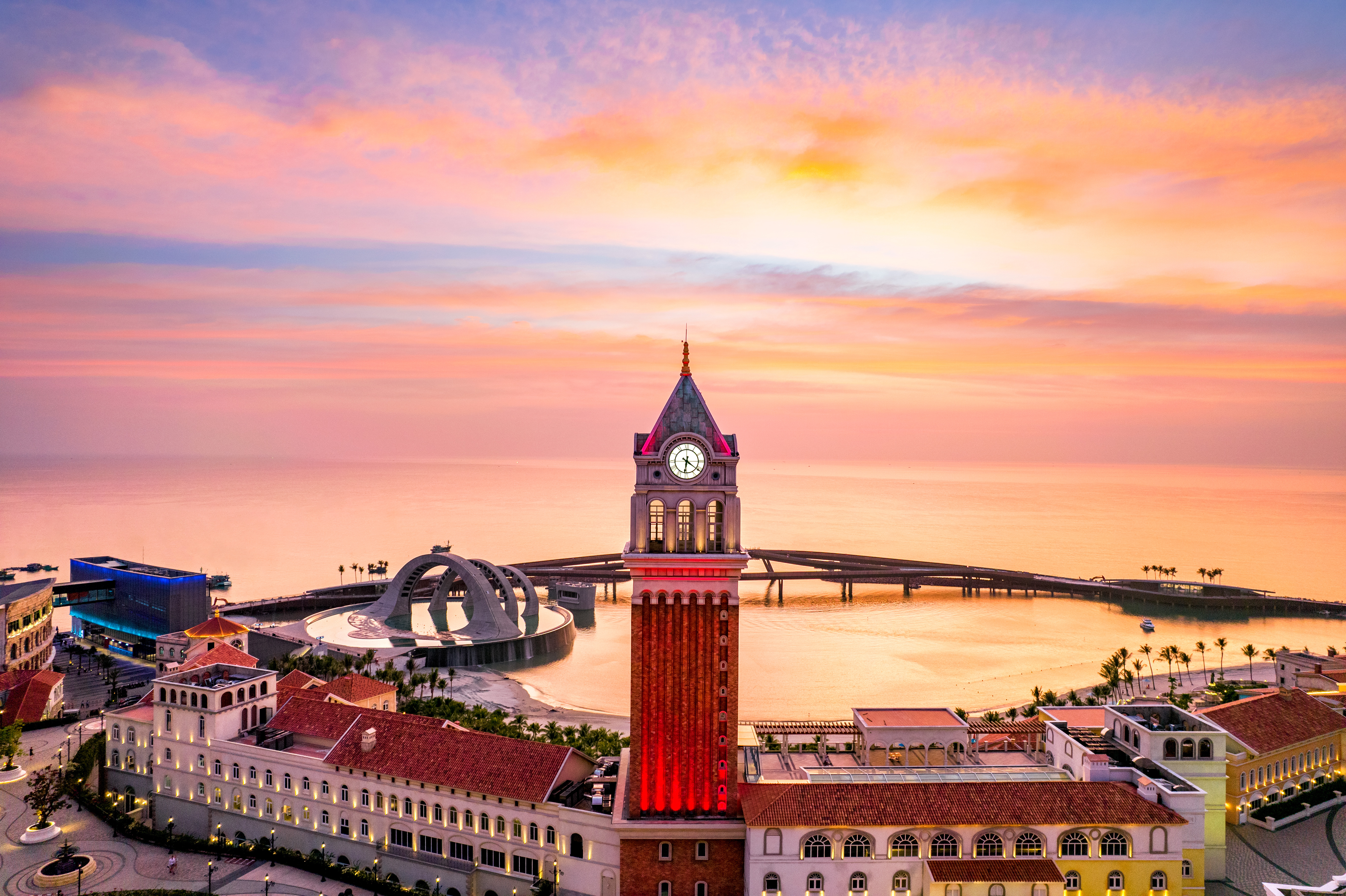 Tháp đồng hồ Phú Quốc – Ngọn Hải Đăng cao 75m của Thị Trấn Hoàng Hôn