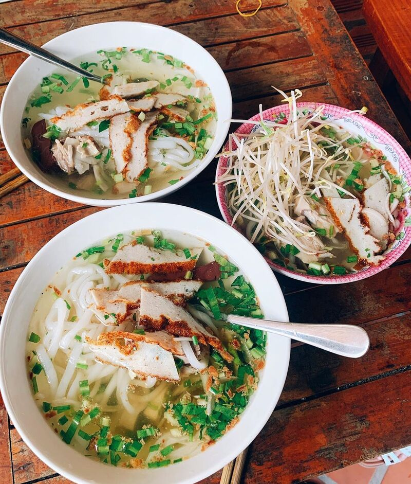 Ăn bánh canh chả cá ở Phú Quốc