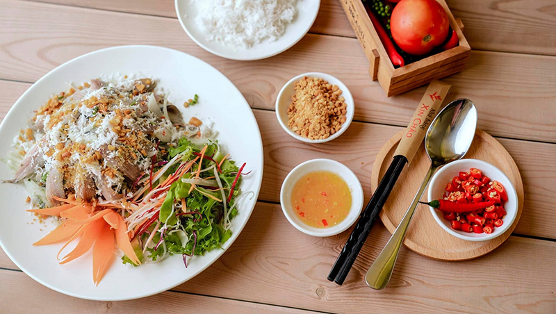 Ăn gỏi cá trích ở Phú Quốc