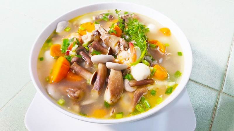 Ăn canh nấm tràm ở Phú Quốc