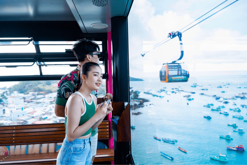 Không gian biển đảo khoáng đạt, yên bình với thuyền chài cá của các ngư dân ven biển