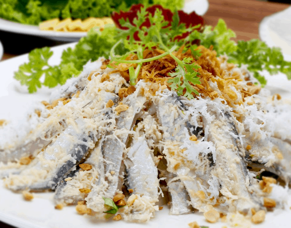 Gỏi cá trích nức tiếng Phú Quốc với vị ngon khó cưỡng