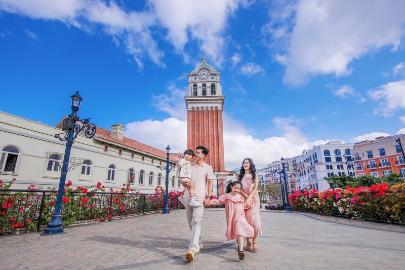 Du khách được miễn phí tham quan, chụp hình check-in tại Sunset Town