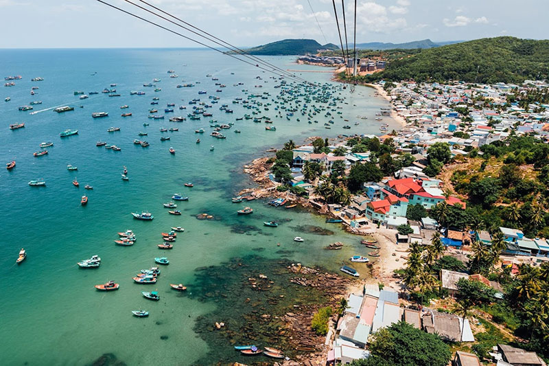 Bạn nên ghé thăm làng chài từ tháng 11 đến tháng 4 hằng năm và vào ban ngày