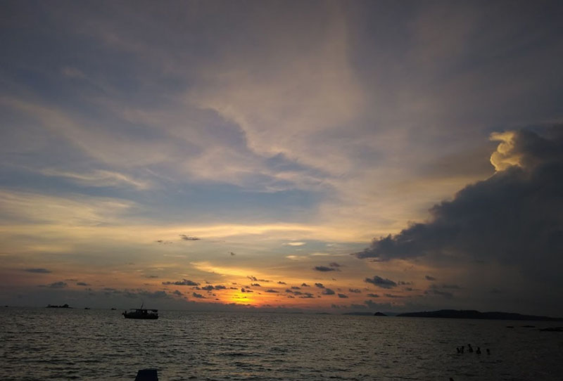 Mũi Gành Dầu còn là địa điểm tuyệt vời để ngắm hoàng hôn