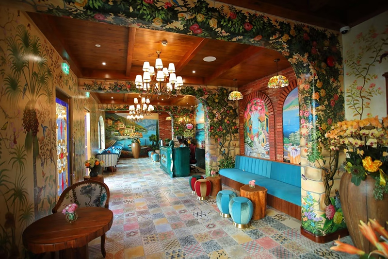 Không gian sảnh theo Art Nouveau tại Venice Hotel Phú Quốc