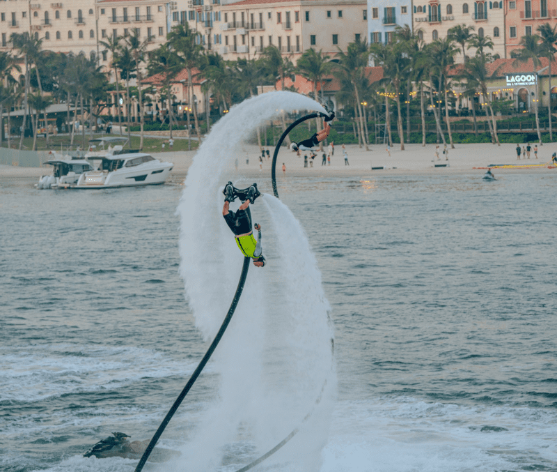 4 Cac Van Dong Vien Nhao Lon An Tuong Tren Flyboard