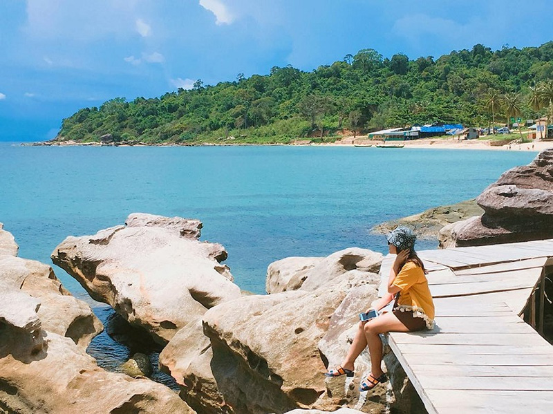 Du khách check in tại Mũi Gành Dầu