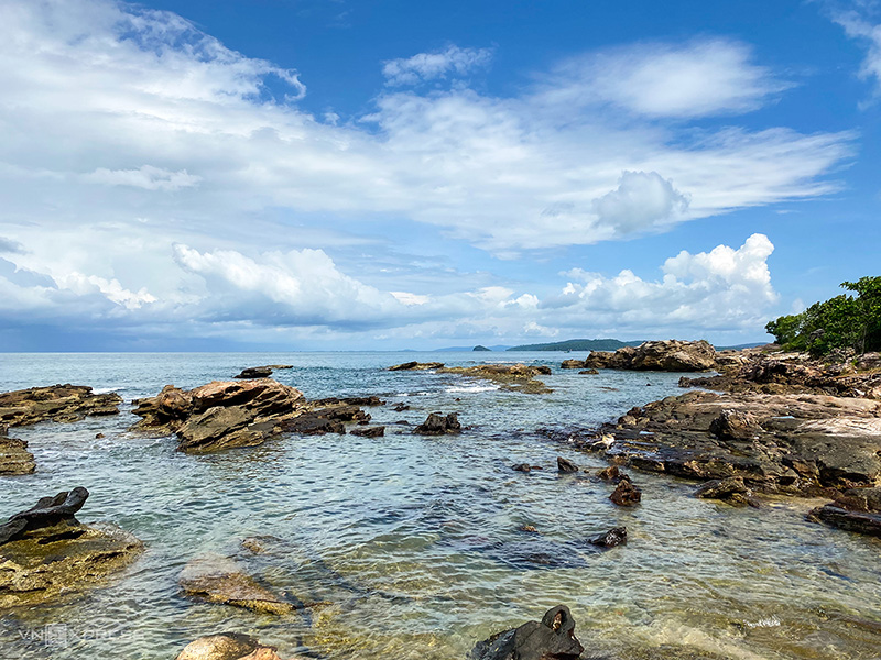 Gành đá tại Mũi Gành Dầu