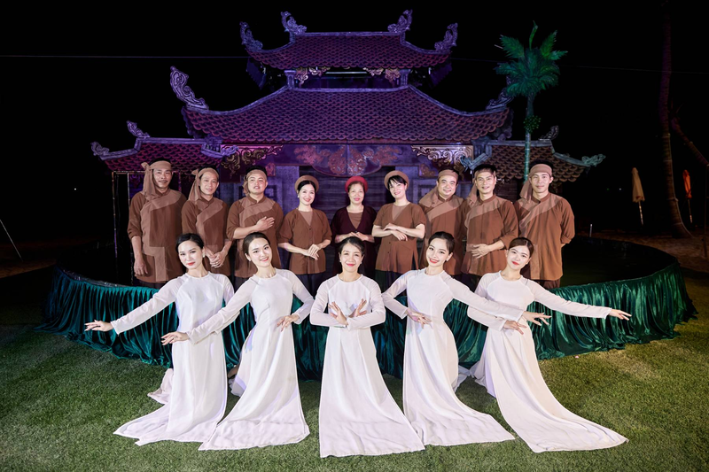 Các Nghệ sĩ Nhà hát trình diễn "Trẩy hội mùa xuân"