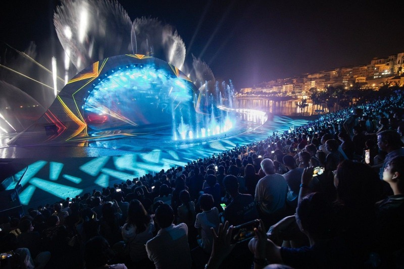 Kiss of the Sea là show diễn đa phương tiện với sự kết hợp giữa 8 công nghệ - nghệ thuật trình diễn sân khấu hiện đại