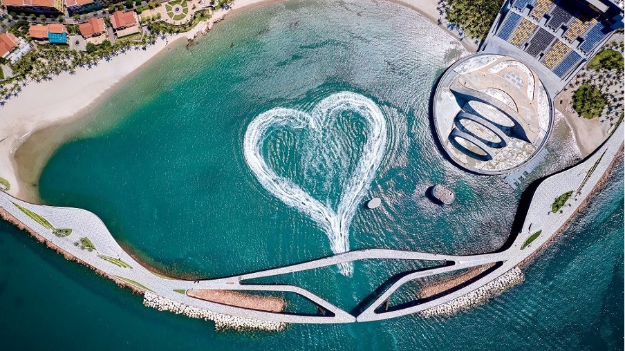 Trình diễn họa thủy trên mặt nước bằng jetski độc đá