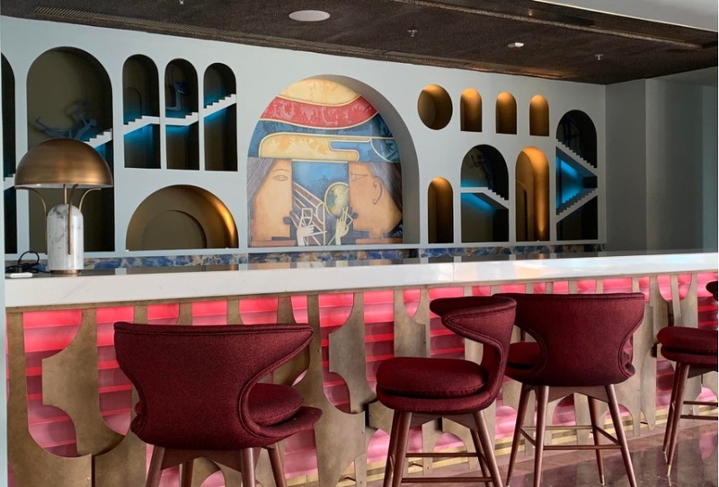 Những hình khối đa dạng tạo nên sự tuyệt diệu của nghệ thuật Mid Century Modern được thể hiện trong từng ngóc ngách ở Sun Signature Gallery