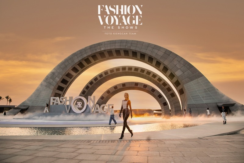 Fashion Voyage #5 mang đến hành trình của những chuyến viễn du vũ trụ ngay tại sân khấu Kiss of the Sea show
