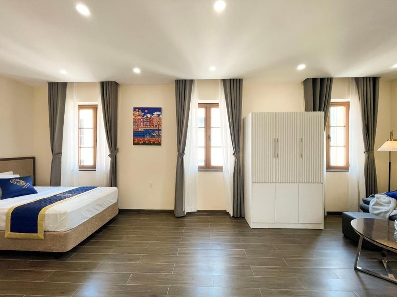 Phòng tại Kim Boutique Hotel sạch sẽ và rộng rãi phục vụ du khách