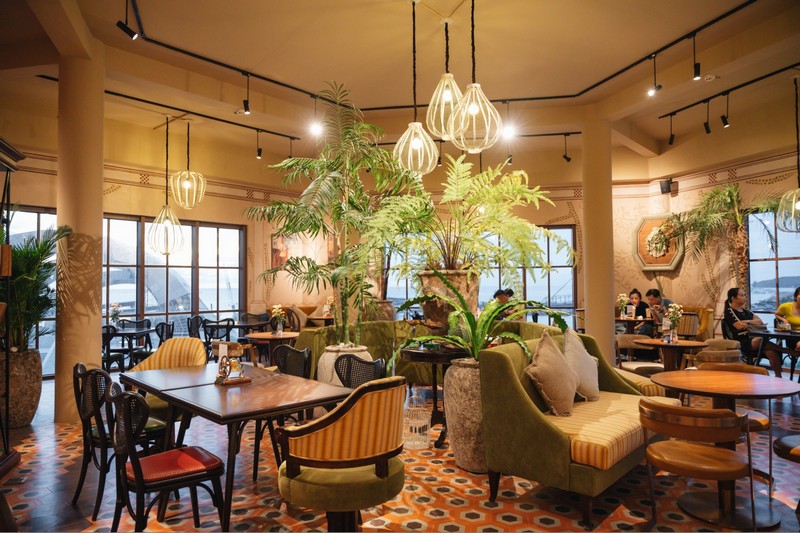 Không gian sang trọng kiểu Ý bên trong RuNam Cafe