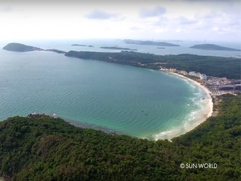 Bãi Sao nằm ở phía Nam Phú Quốc, cách thị trấn Dương Đông 25km.