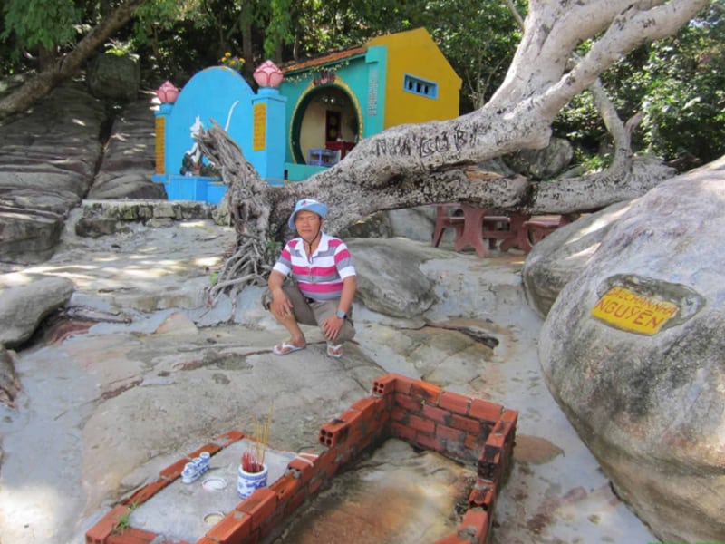 Gieng Tien is next to the temple of King Gia Long at Ong Doi Cape, Phu Quoc