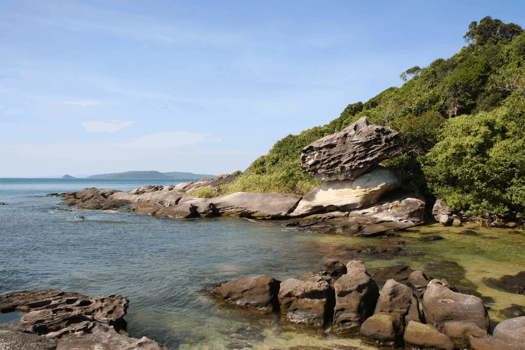 From Ganh Dau Cape, tourists can zoom in to see Hon Nan or Ta Lon mountain of neighboring Cambodia.