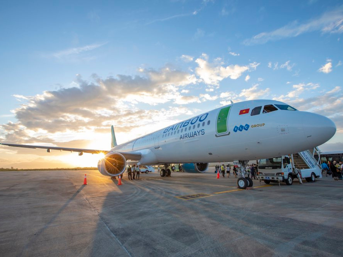 Máy bay là phương tiện nhanh nhắn đi từ TP.HCM đến Thanh Hoá. 