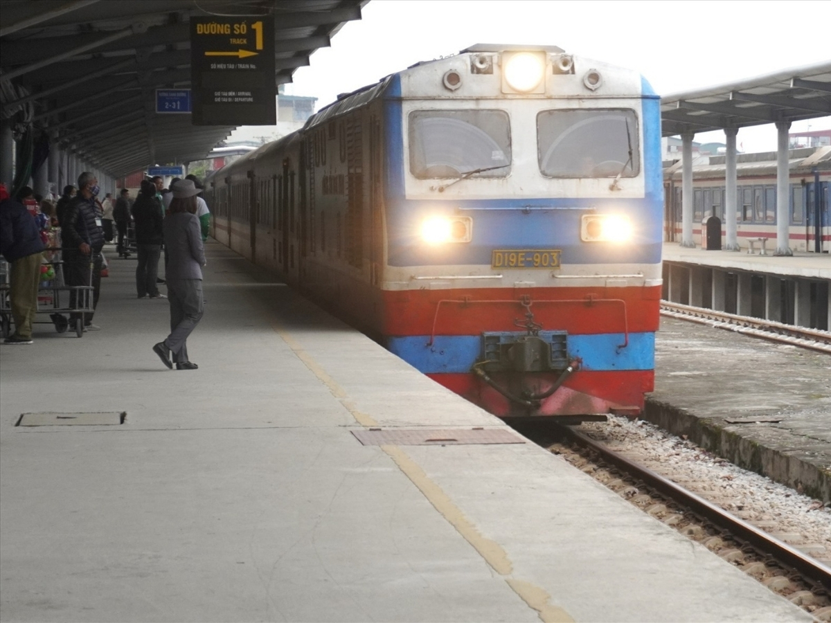 Ga Thanh Hóa đón chuyến tàu Thống Nhất.