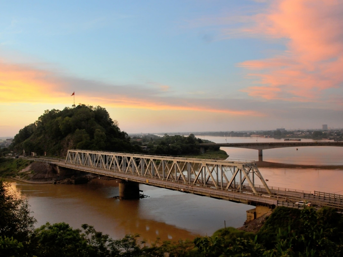 Cầu Rồng là biểu tượng lịch sử nổi bật tại Thanh Hóa.