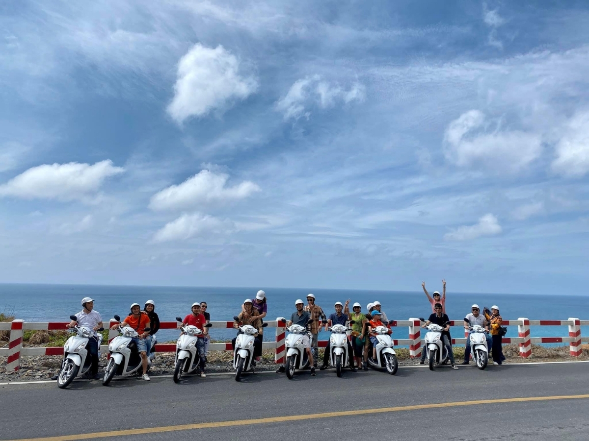 Xe máy là phương tiện được nhiều người lựa chọn khi đi du lịch.