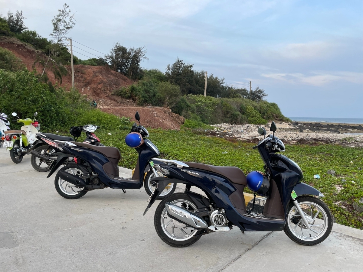 Xe máy Vision là dòng xe được nhiều du khách ưa chuộng.