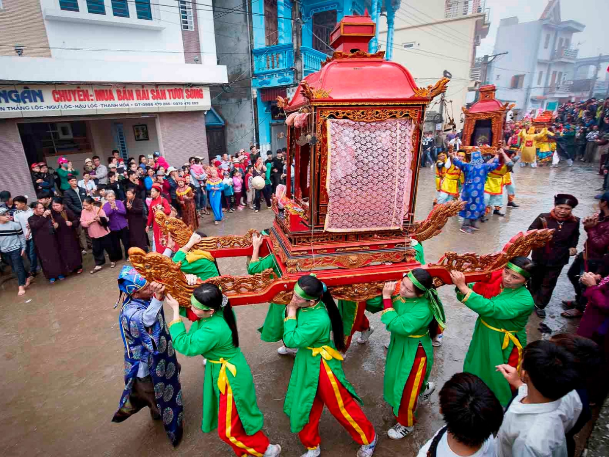 Phần đặc sắc của lễ hội trong những năm gần đây chính là nghi thức rước Long Châu. 