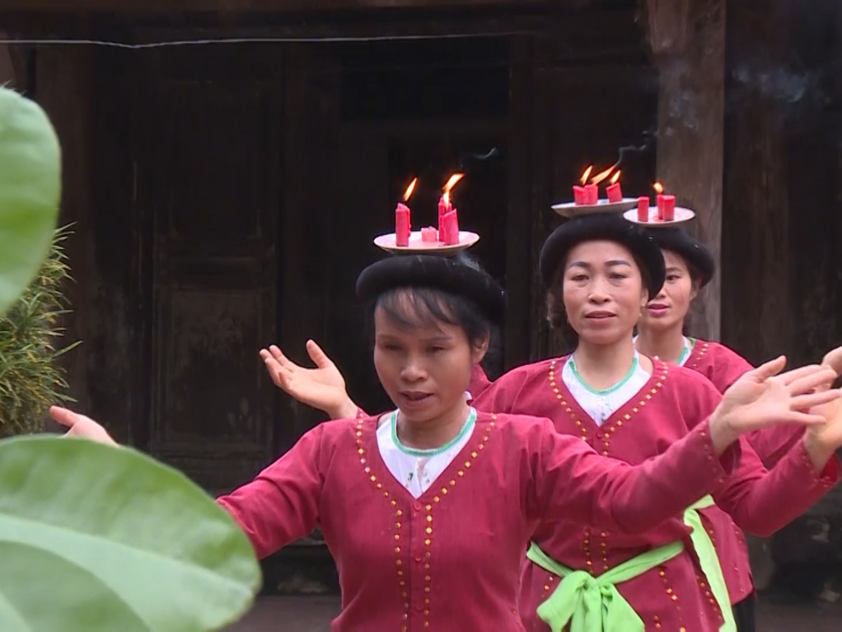 Nghệ thuật dân ca dân vũ Đông Anh nổi bật nhờ sự phối hợp nhịp nhàng giữa lời ca mộc mạc và vũ đạo dân gian gần gũi.