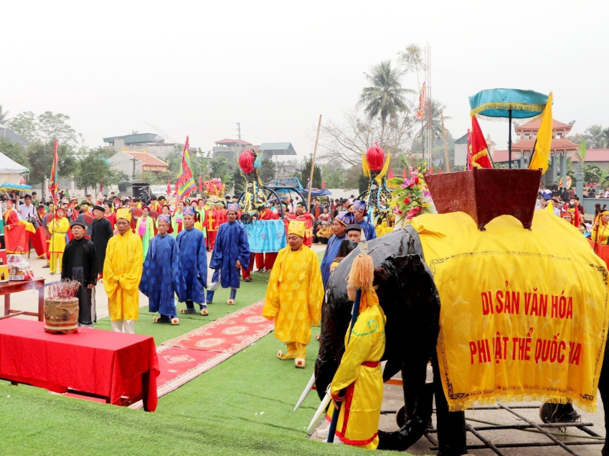 Lễ hội Trò Chiềng chứa đựng những bài học giáo dục thấm đẫm tinh thần hiếu học và ý chí tự cường.