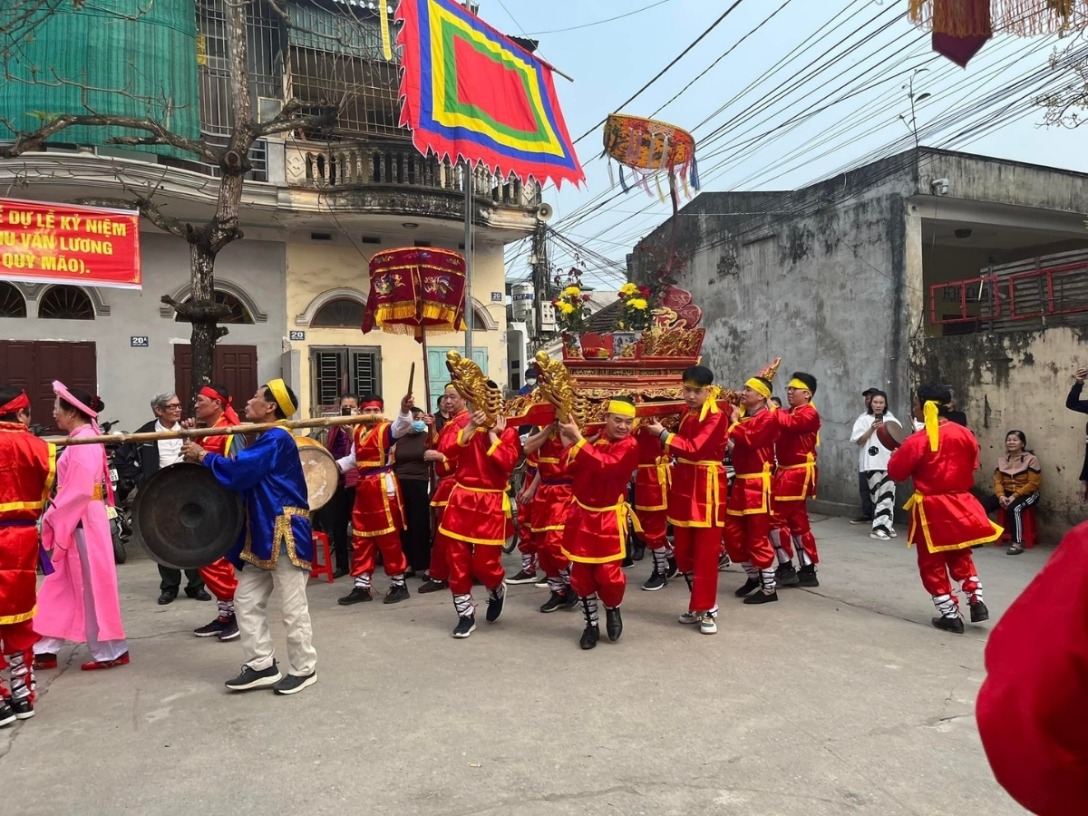 Lễ rước kiệu tại lễ hội truyền thống đền thờ Chu Văn Lương.