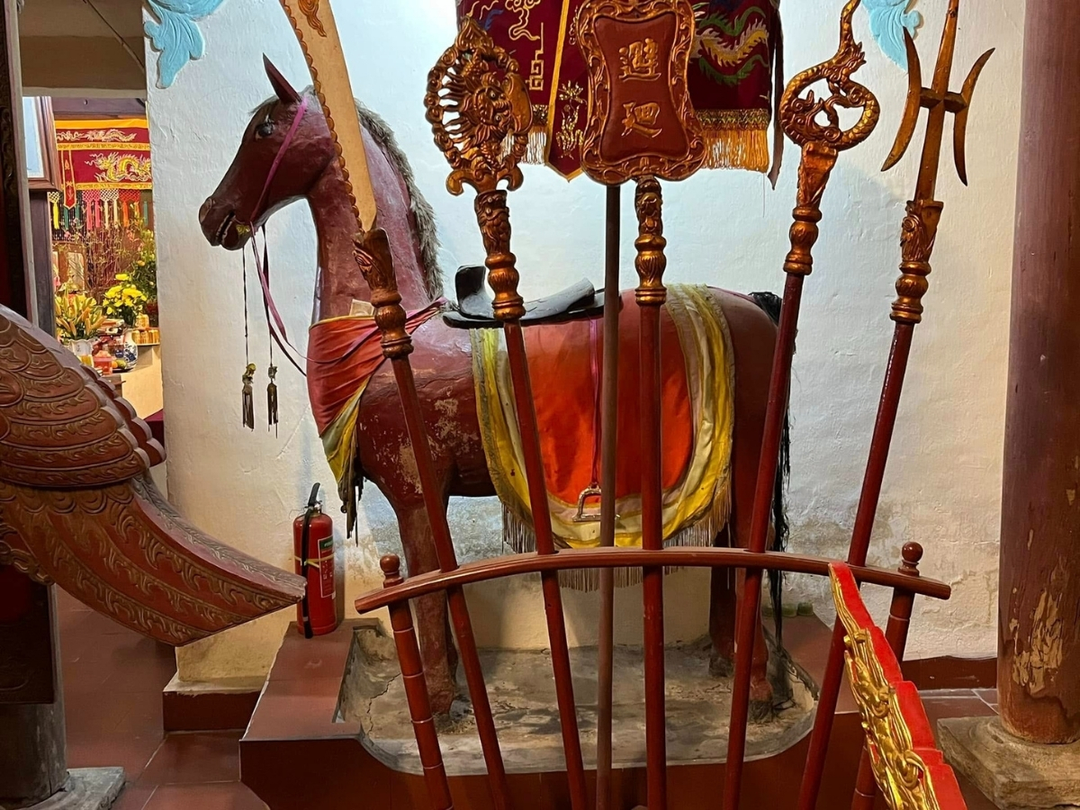 Các hiện vật có giá trị lịch sử tại đền thờ. 