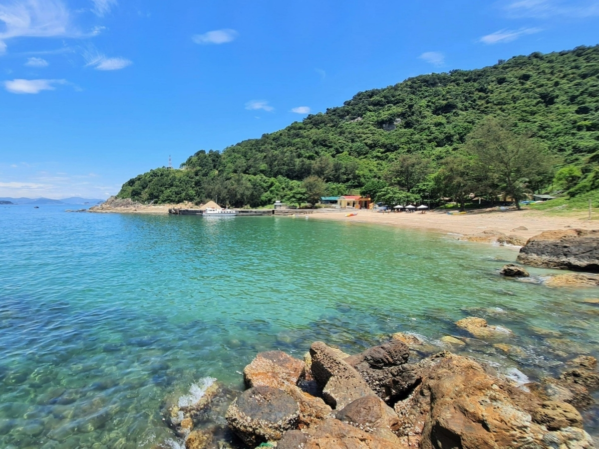 Đảo Hòn Mê với vẻ đẹp thiên nhiên hoang sơ. 