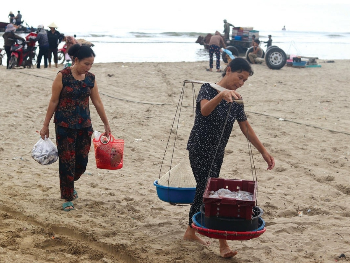 Đời sống người dân Quảng Nham gắn liền với nghề biển.