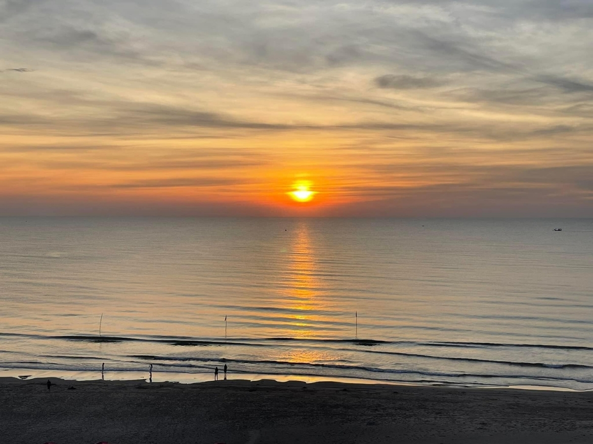 Bình minh lên tại biển Thiên Trang Thanh Hóa.