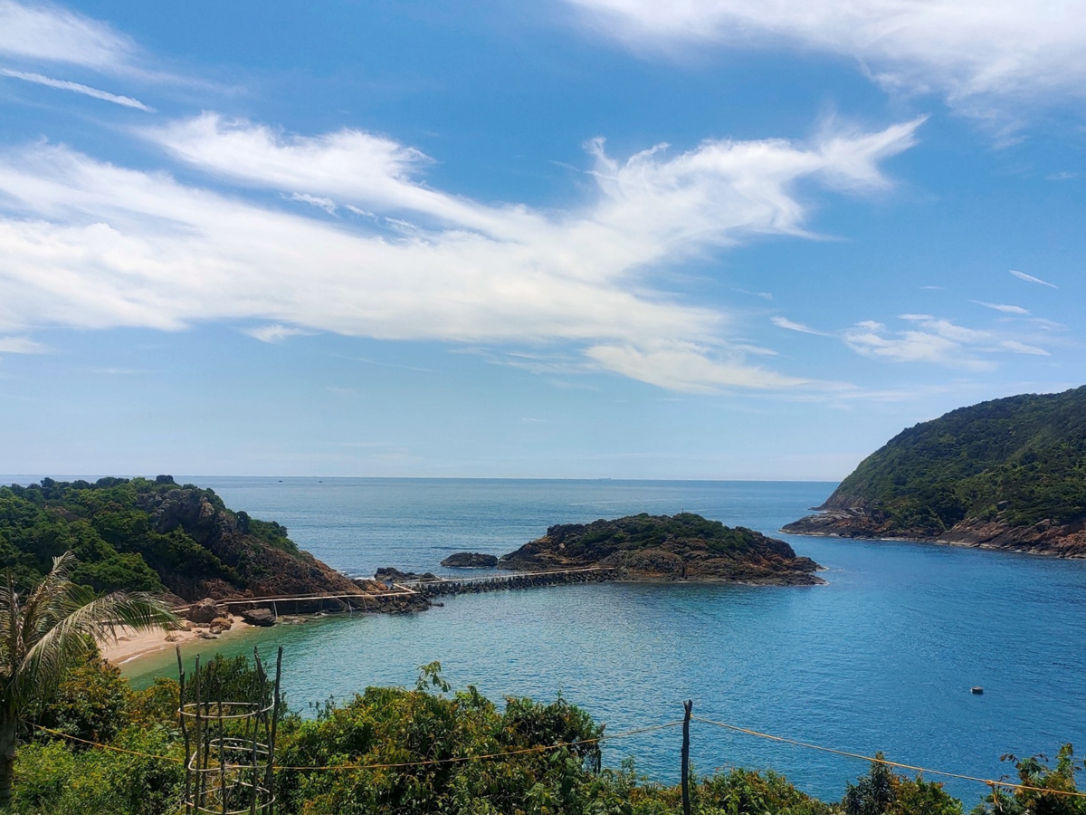 Đảo Hòn Mê nổi tiếng với thiên nhiên hoang sơ. 