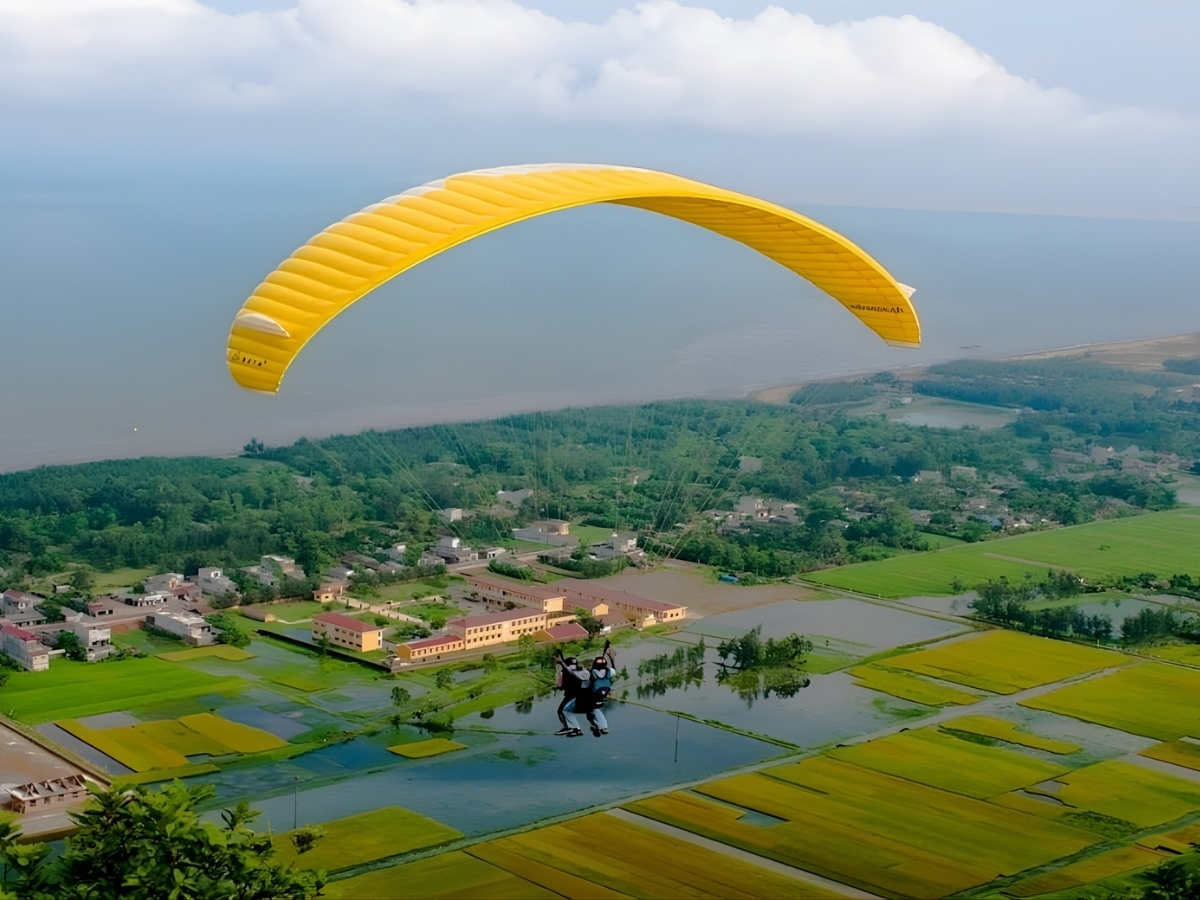 Núi Trường Linh là địa điểm phù hợp với bộ môn dù lượn.