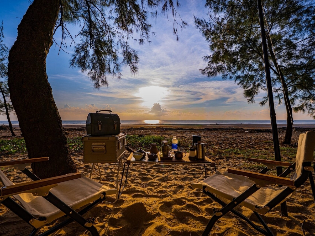 Cắm trại tại biển Hải Lĩnh là trải nghiệm phải thử một lần. 