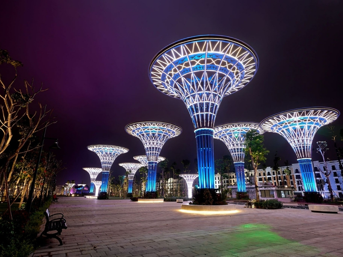 Quảng trường biển Sầm Sơn với không gian hiện đại.